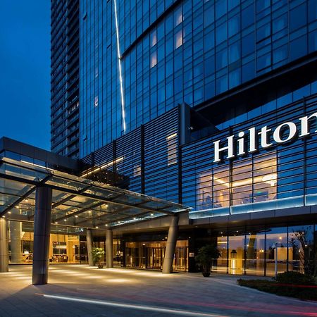 Hilton Wuhan Yangtze Riverside Екстериор снимка