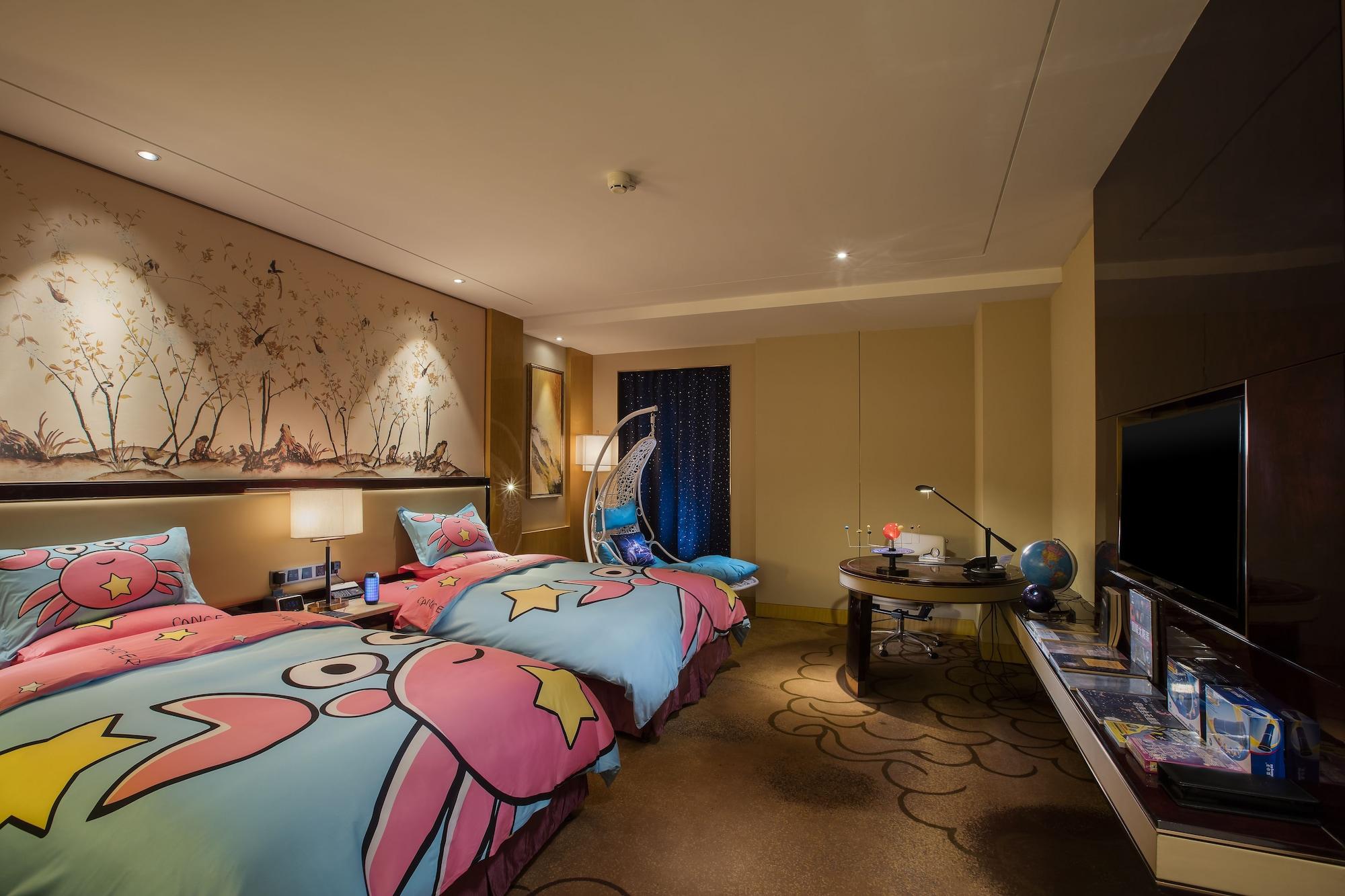 Hilton Wuhan Yangtze Riverside Екстериор снимка
