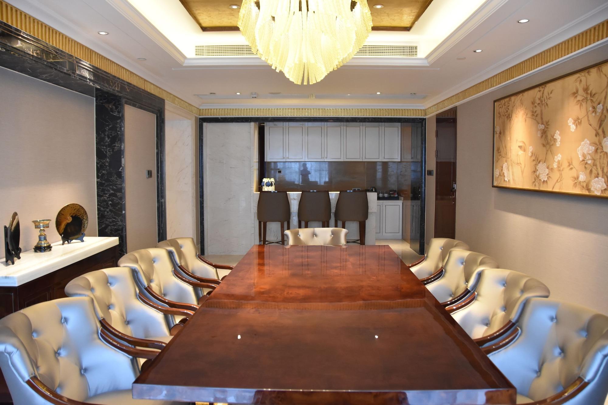 Hilton Wuhan Yangtze Riverside Екстериор снимка