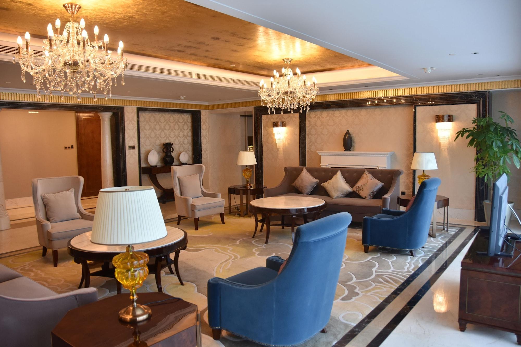 Hilton Wuhan Yangtze Riverside Екстериор снимка