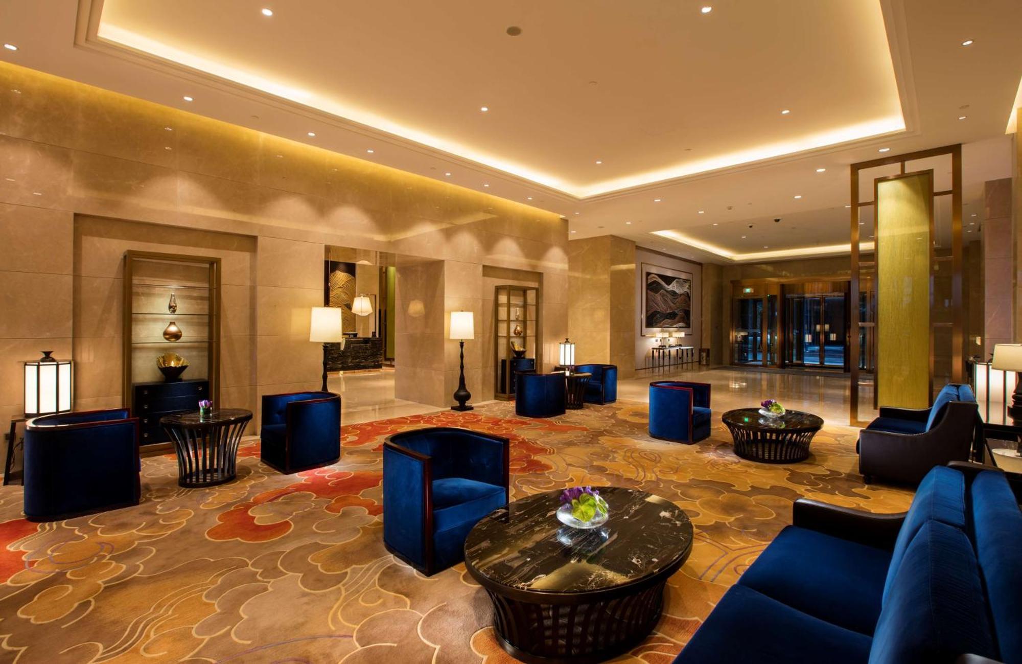 Hilton Wuhan Yangtze Riverside Екстериор снимка