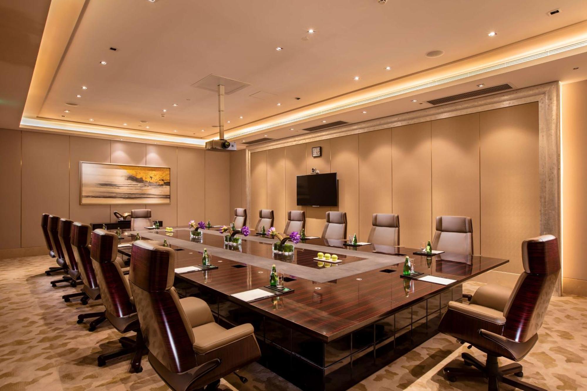 Hilton Wuhan Yangtze Riverside Екстериор снимка