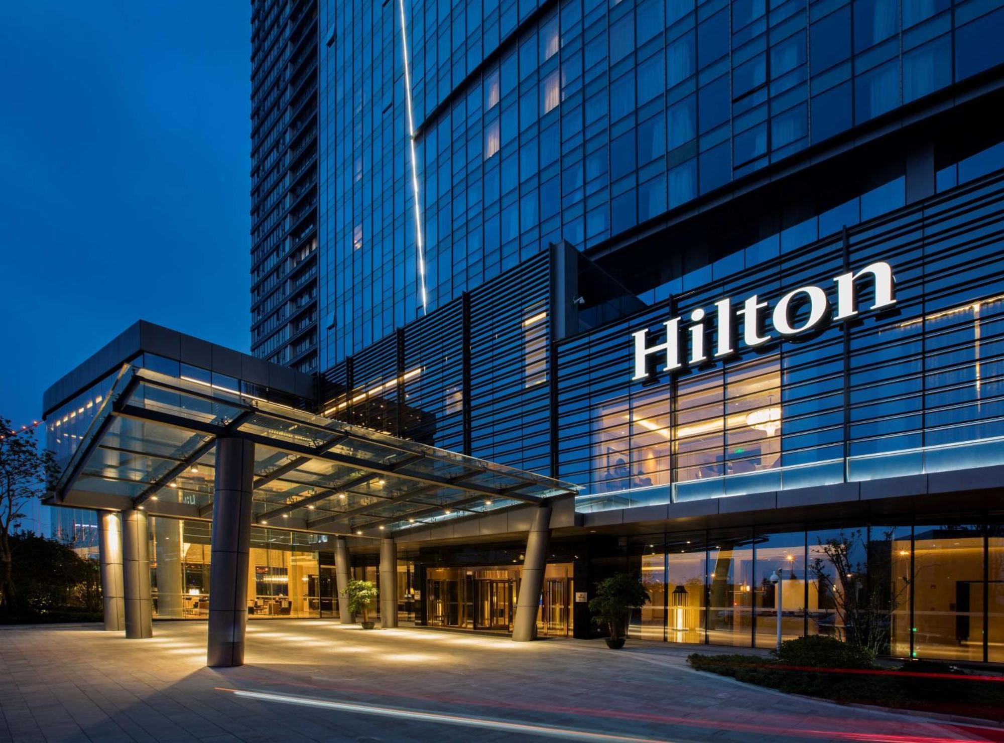 Hilton Wuhan Yangtze Riverside Екстериор снимка