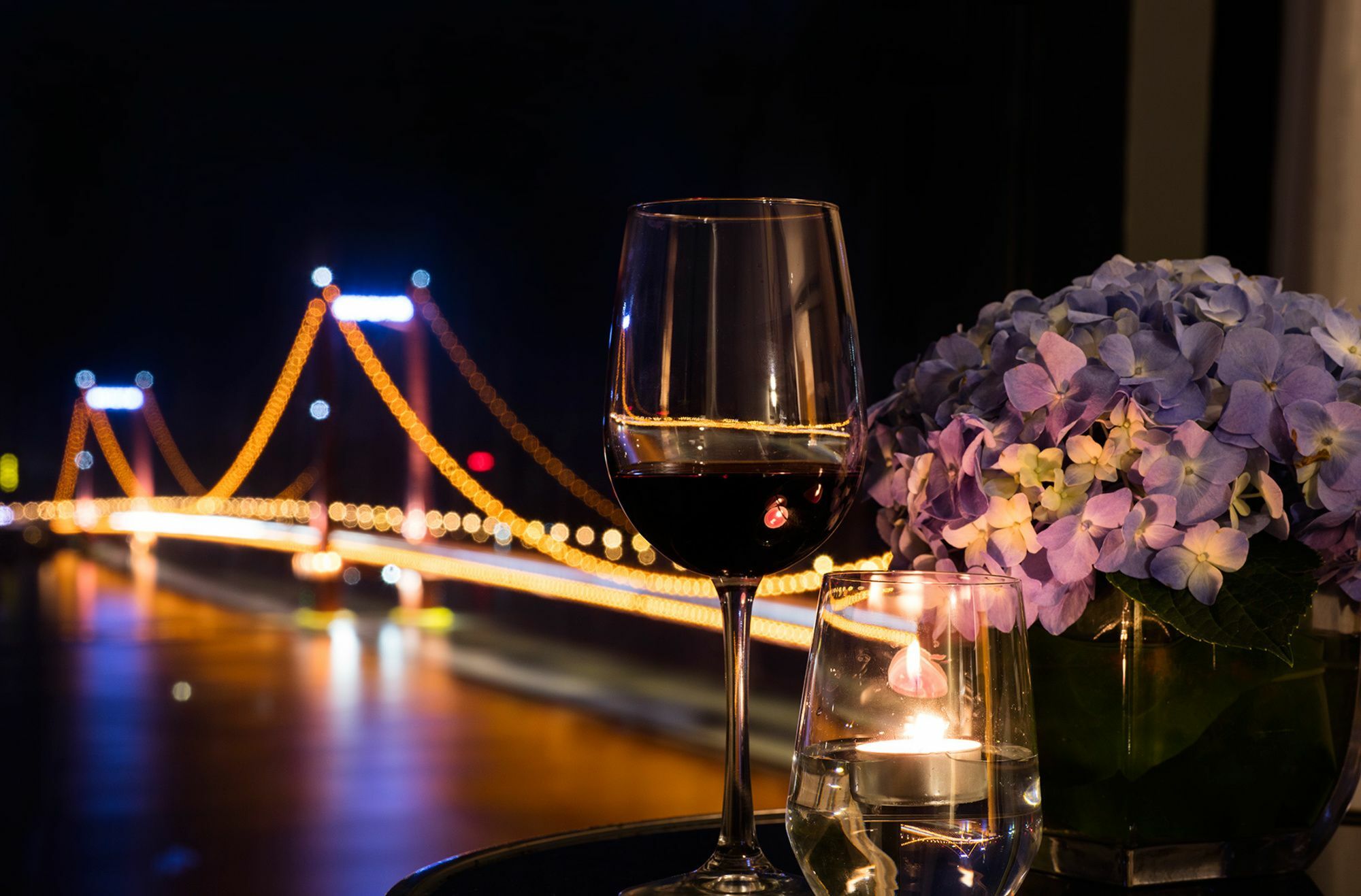 Hilton Wuhan Yangtze Riverside Екстериор снимка