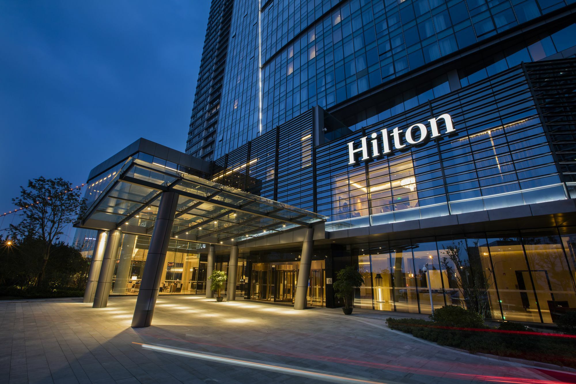 Hilton Wuhan Yangtze Riverside Екстериор снимка